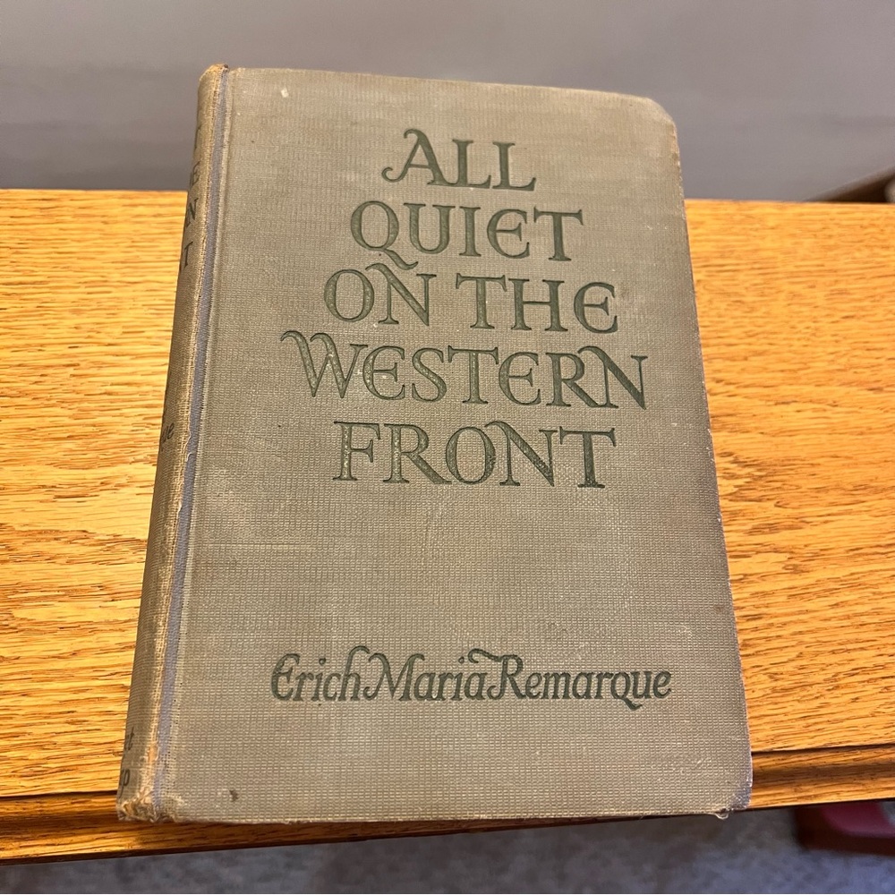 ALL QUIET ON THE WESTERN FRONT hardcover book written by Erich Maria Remarque - Picture 4 of 15